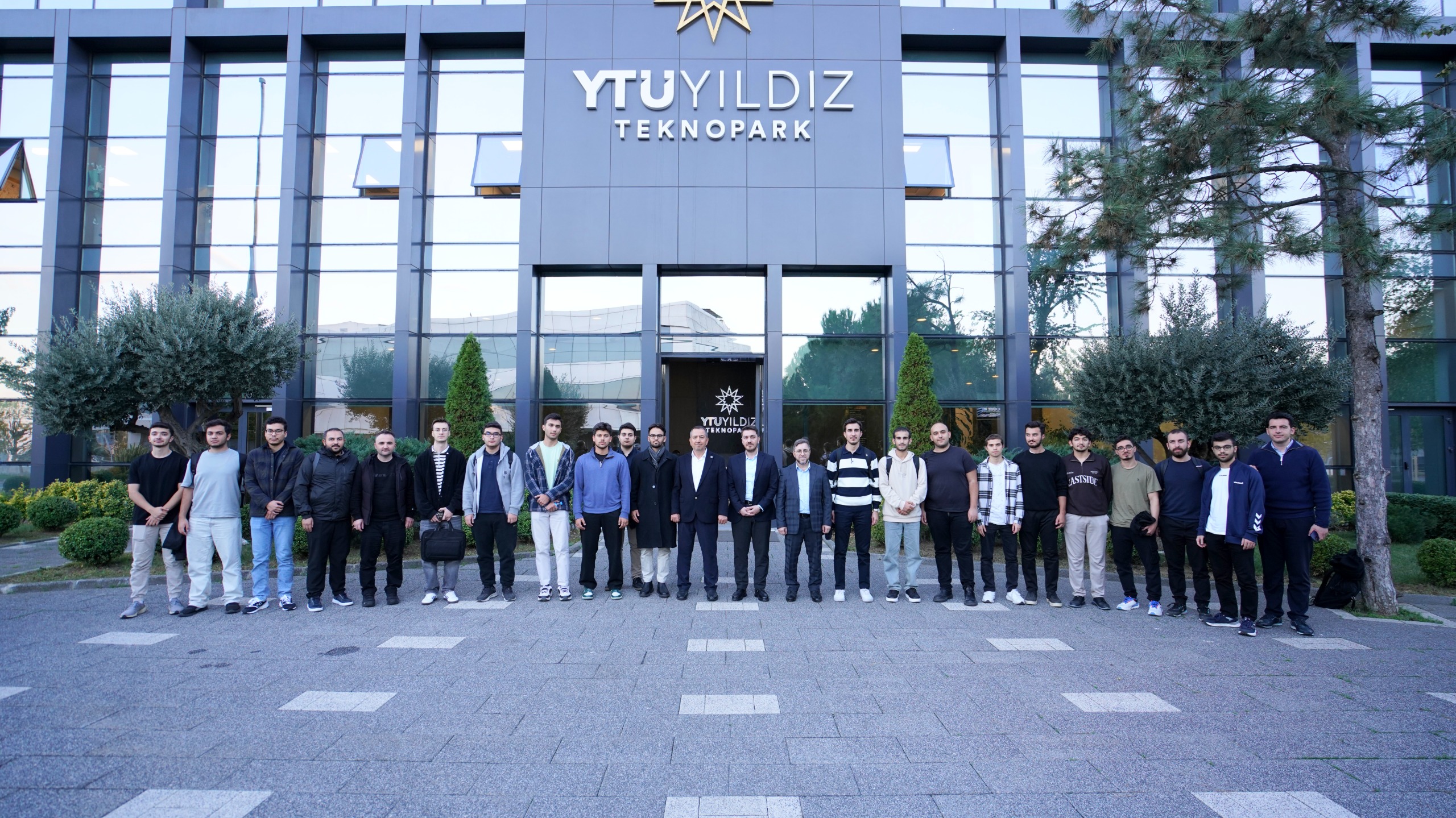 Geleceğin Şifresi Yıldız’da Çözüldü: Erzimder Gençliği İş Dünyasının Yeni Yüzyılına Hazırlanıyor!