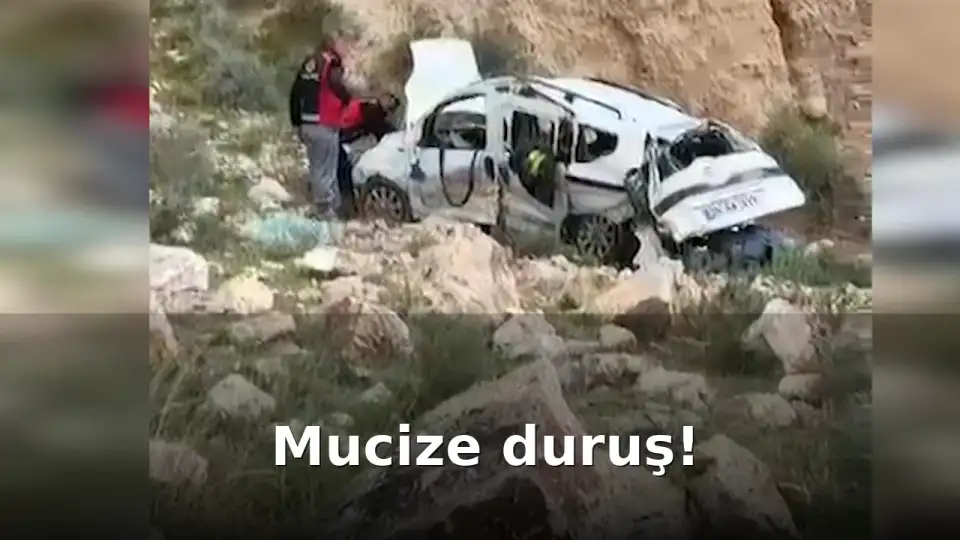 Mucize Kurtuluş: 300 Metreden Uçuruma Yuvarlanan Araçtan Son Anda Atladılar!