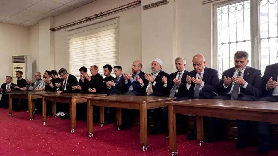 Bakanlardan Şehit Öğretmen Ayla Kara'ya Taziye Ziyareti