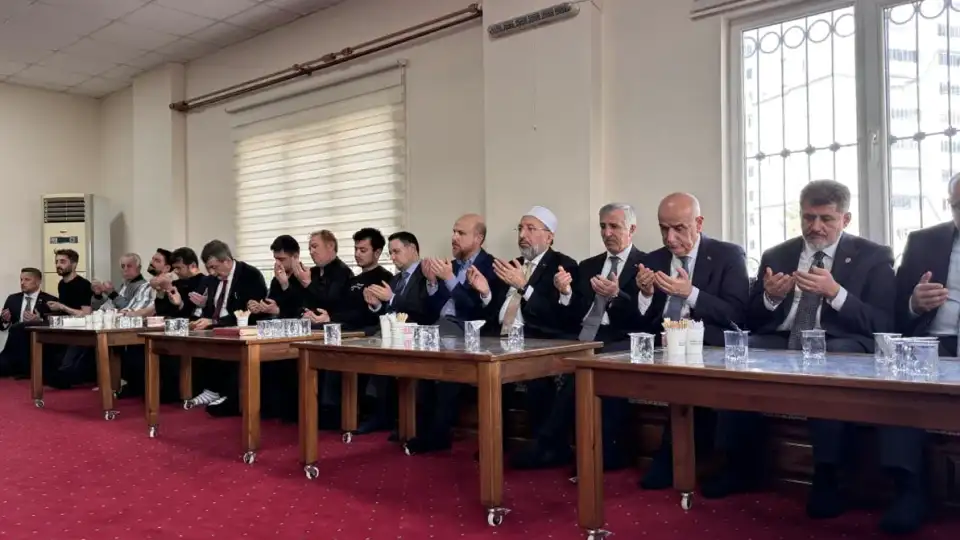 Bakanlar, Okul Saldırısında Hayatını Kaybeden Öğretmenin Ailesine Taziye Ziyaretinde Bulundu