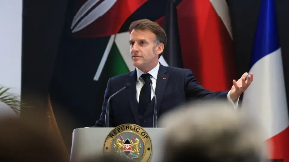 Fransa Cumhurbaşkanı Macron, Kenya'da Gürültü Yapan Katılımcıları Sahneye Çıkarak Susturdu