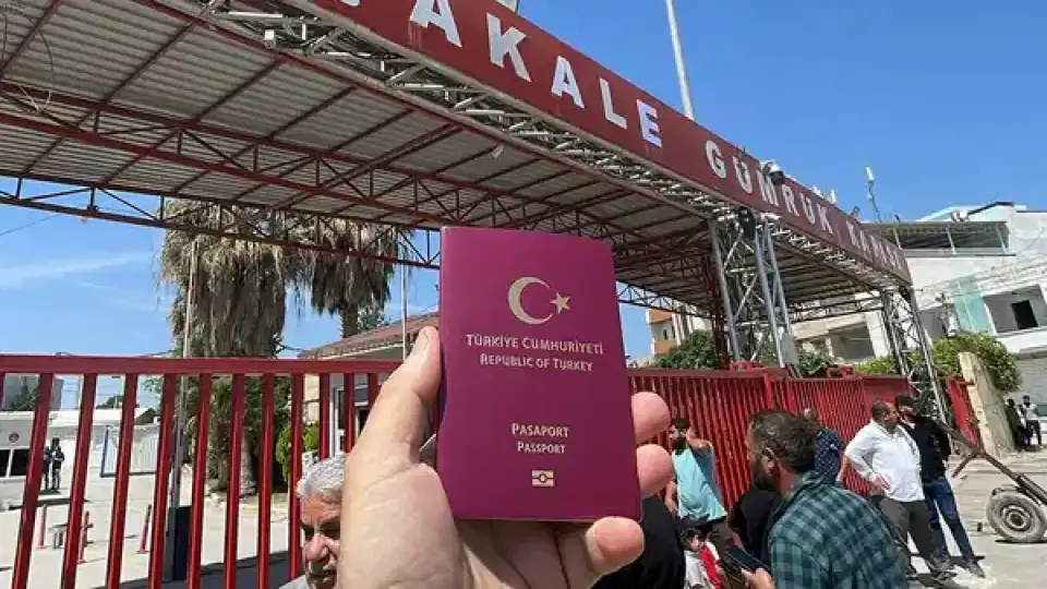 Akçakale'den Suriye'ye pasaportlu geçiş başladı