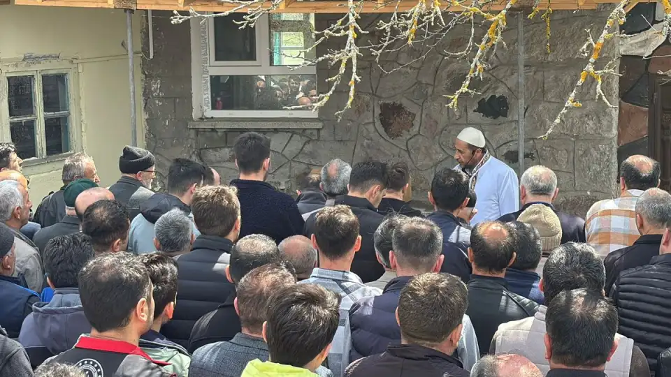 2 aylık bebeğini öldürme şüphesiyle gözaltına alınan anne: 