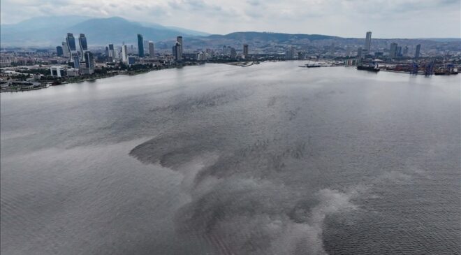 İzmir Körfezi’nde düşen oksijen miktarına pompalı tedbir