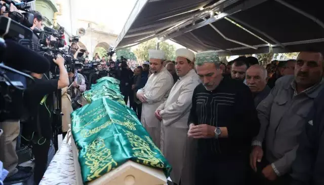 İzmir’deki yangında hayatını kaybeden 5 kardeş son yolculuklarına uğurlandı