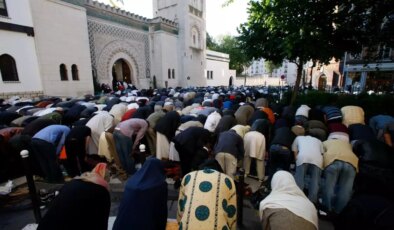 Fransa’da imamlık mesleği resmi olarak tanındı